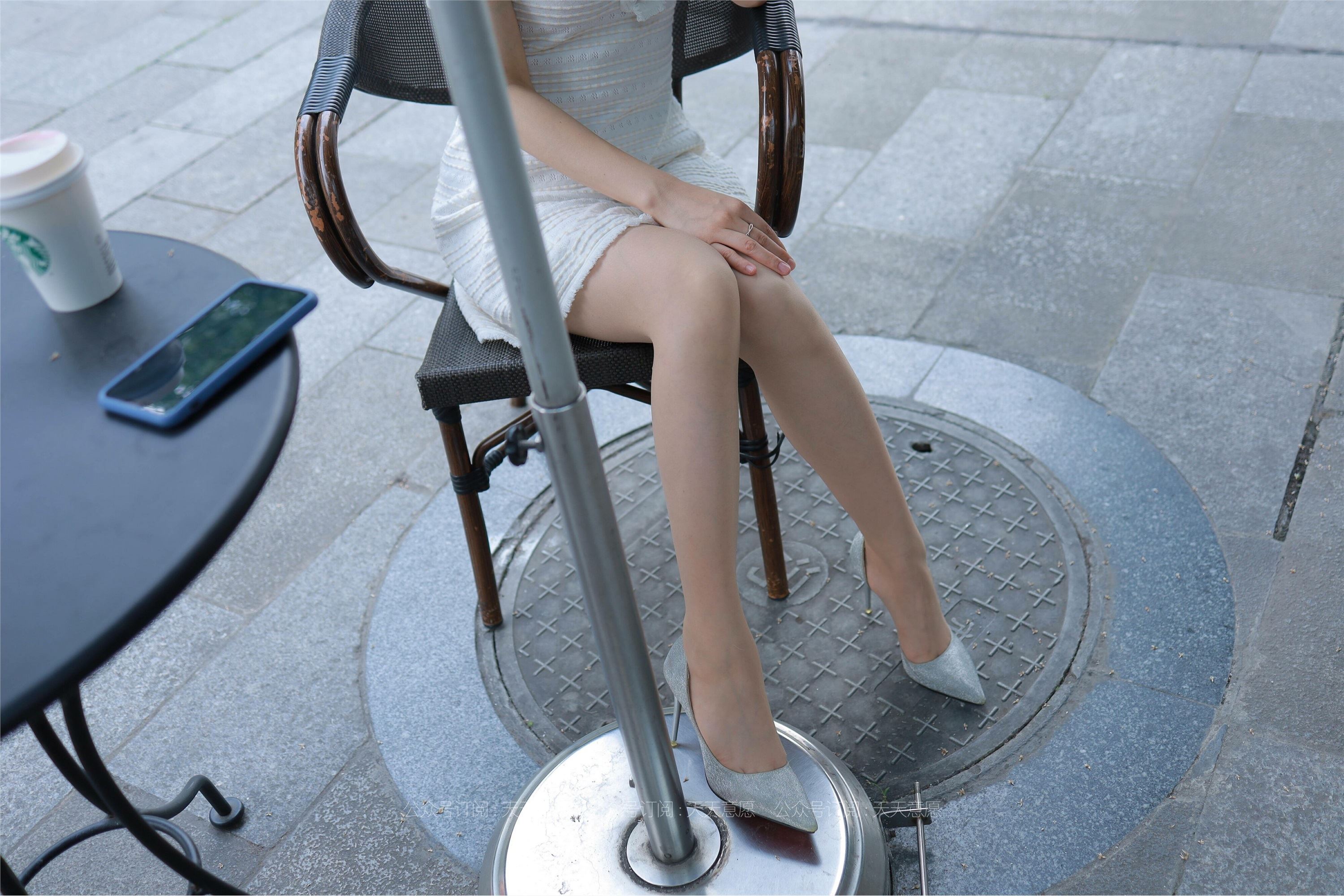 IESS异思趣向 - 模特：小婕《肉丝白裙俏佳人》